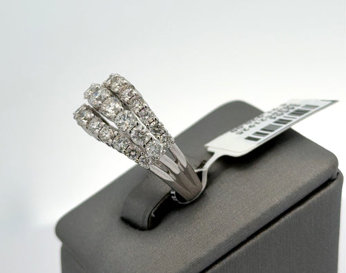 18k White Gold 3.0CT 3 Row Diamond Band 9.9g Size 7 S16504