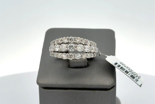 18k White Gold 3.0CT 3 Row Diamond Band 9.9g Size 7 S16504